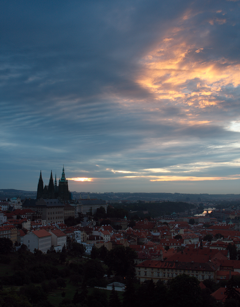 Barevný mrak nad Hradem