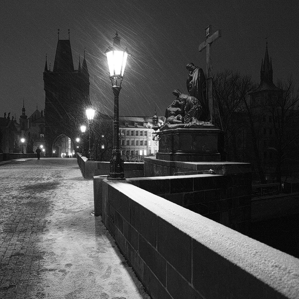 Karlův most, noční sněžení