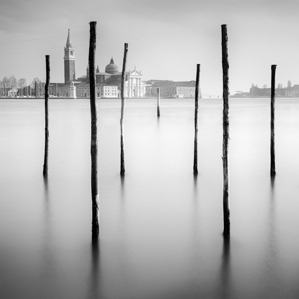 Kotvící kůly a San Giorgio Maggiore