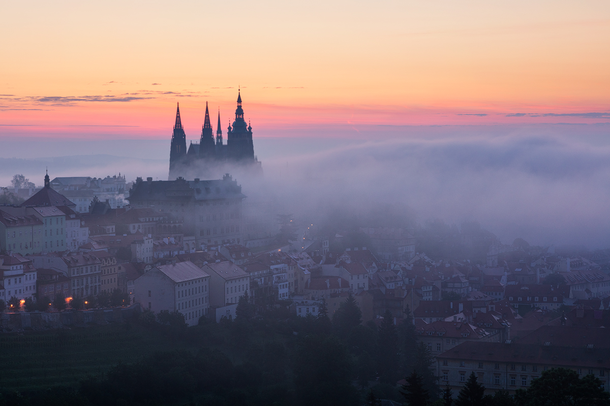 Pražský hrad, mlžná vlna