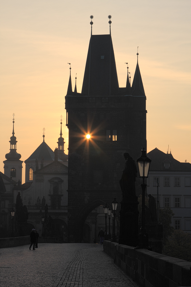 Staroměstská mostecká věž se sluníčkem