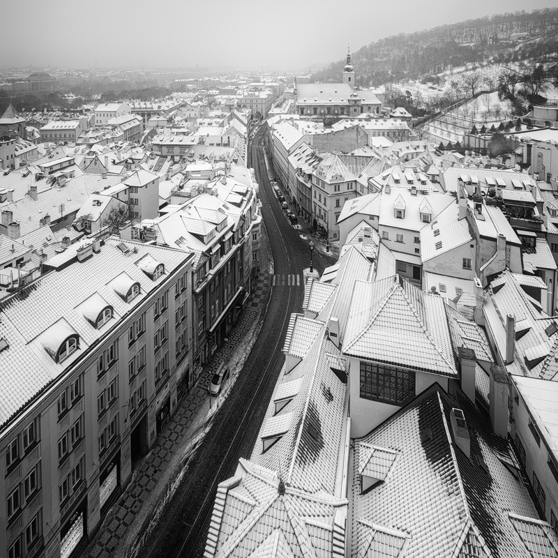 Zasněžené střechy, Karmelitská ulice