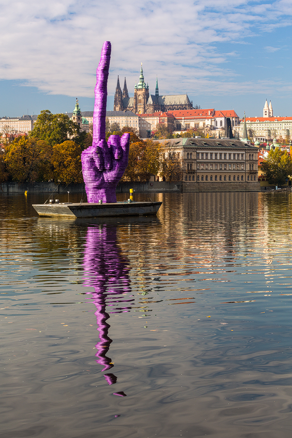 Zdvižený prostředník od Davida Černého