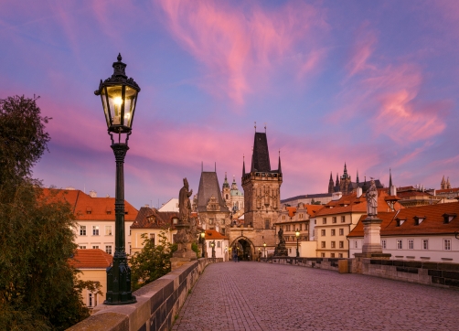 Fotografie – Červánky nad Karlovým mostem a Pražským hradem