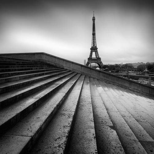 Eiffelova věž, schodiště pod Trocadérem