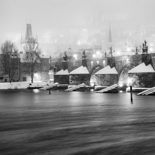 Fotografie – Karlův most, sněhová bouře