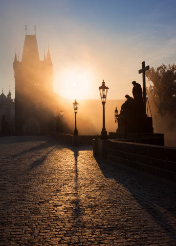 Fotografie – Karlův most, stíny lamp