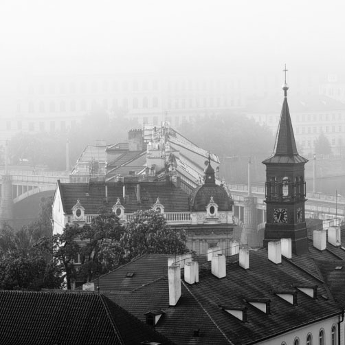 Fotografie – Klarův ústav slepců, jarní mlha