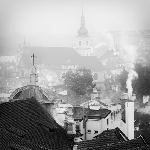 Kříž kostela Panny Marie Matky ustavičné pomoci a svatého Kajetána