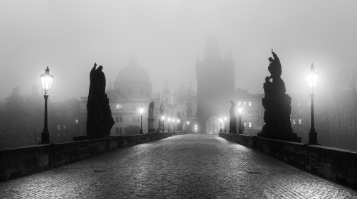 Fotografie – Noční mlha na Karlově mostě