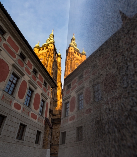 Obelisk na nádvoří Pražského hradu