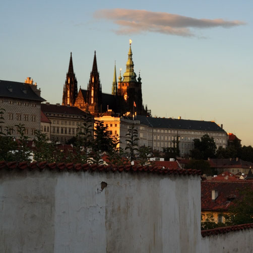 Pohled na Hrad z Vlašské ulice