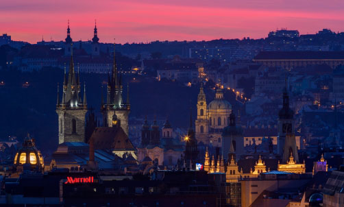 Pražské věže po západu slunce