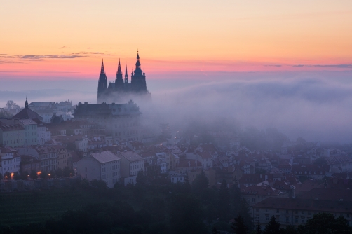Fotografie – Pražský hrad, mlžná vlna