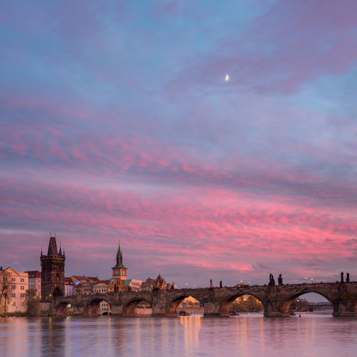 Fotografie – Růžovění nad Karlovým mostem