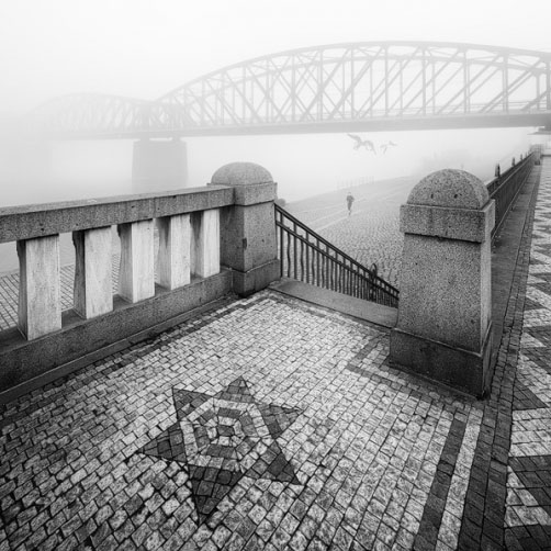 Fotografie – Schodiště u pražského železničního mostu