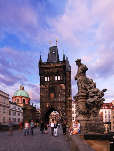 Staroměstská mostecká věž, odpolední mraky