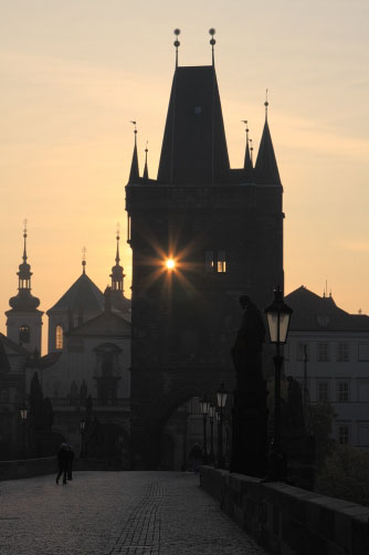 Staroměstská mostecká věž se sluníčkem