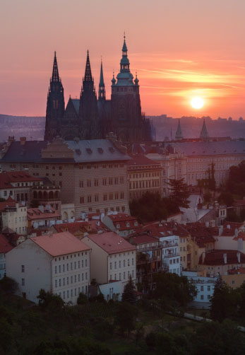 Východ slunce za Pražským hradem